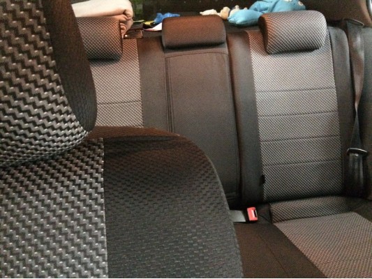 Авточехлы на Toyota Avensis T27